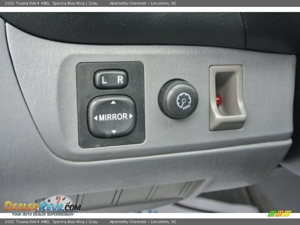 Controls of 2002 Toyota RAV4 4WD Photo #11