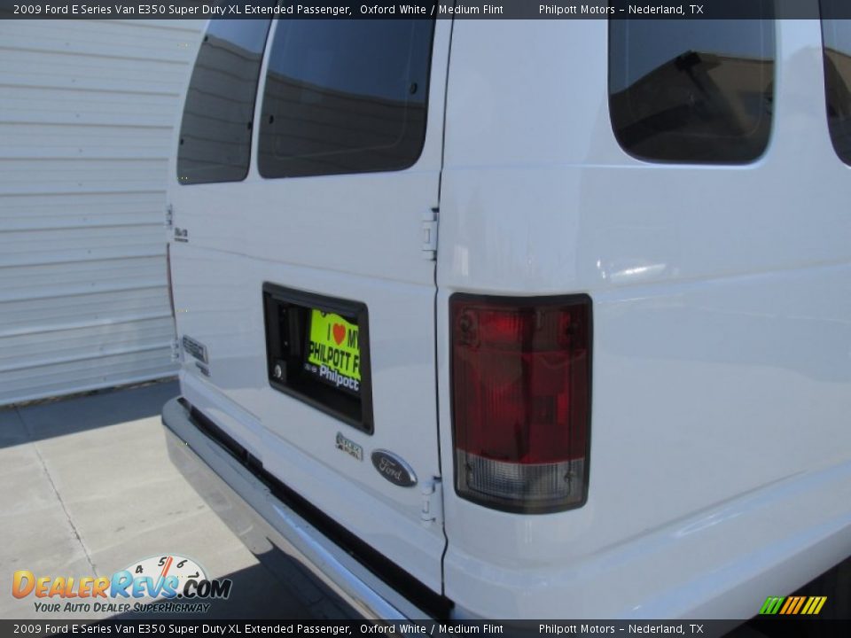 2009 Ford E Series Van E350 Super Duty XL Extended Passenger Oxford White / Medium Flint Photo #12