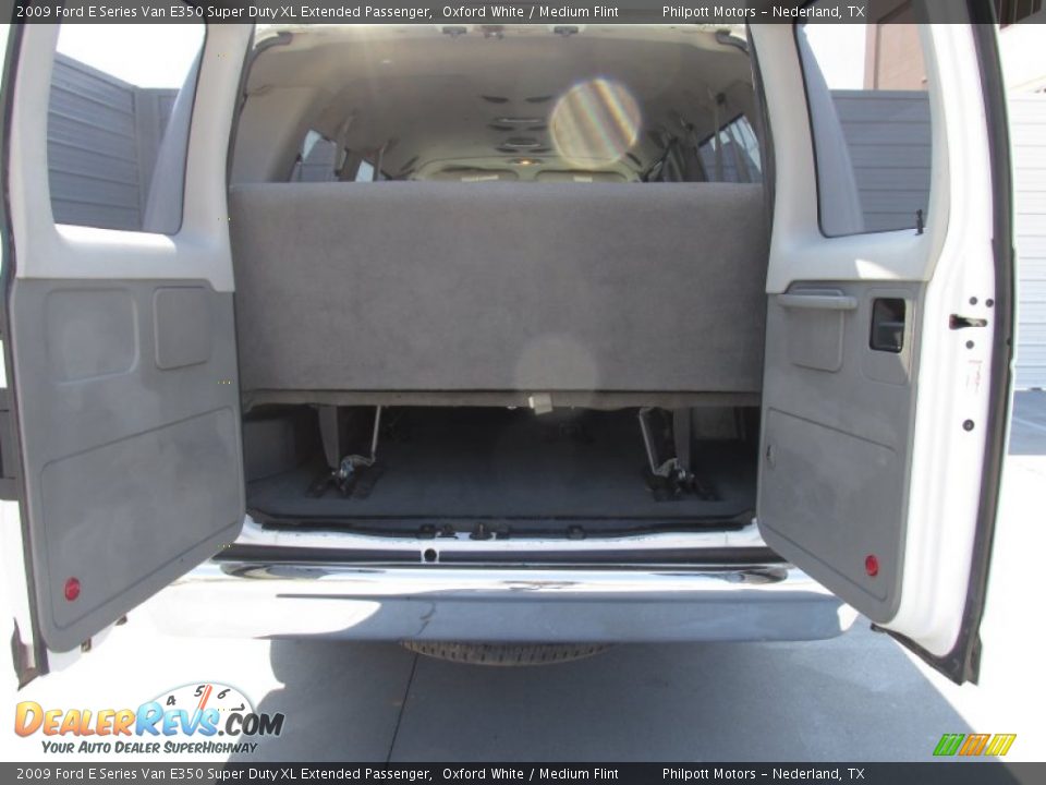 2009 Ford E Series Van E350 Super Duty XL Extended Passenger Oxford White / Medium Flint Photo #20