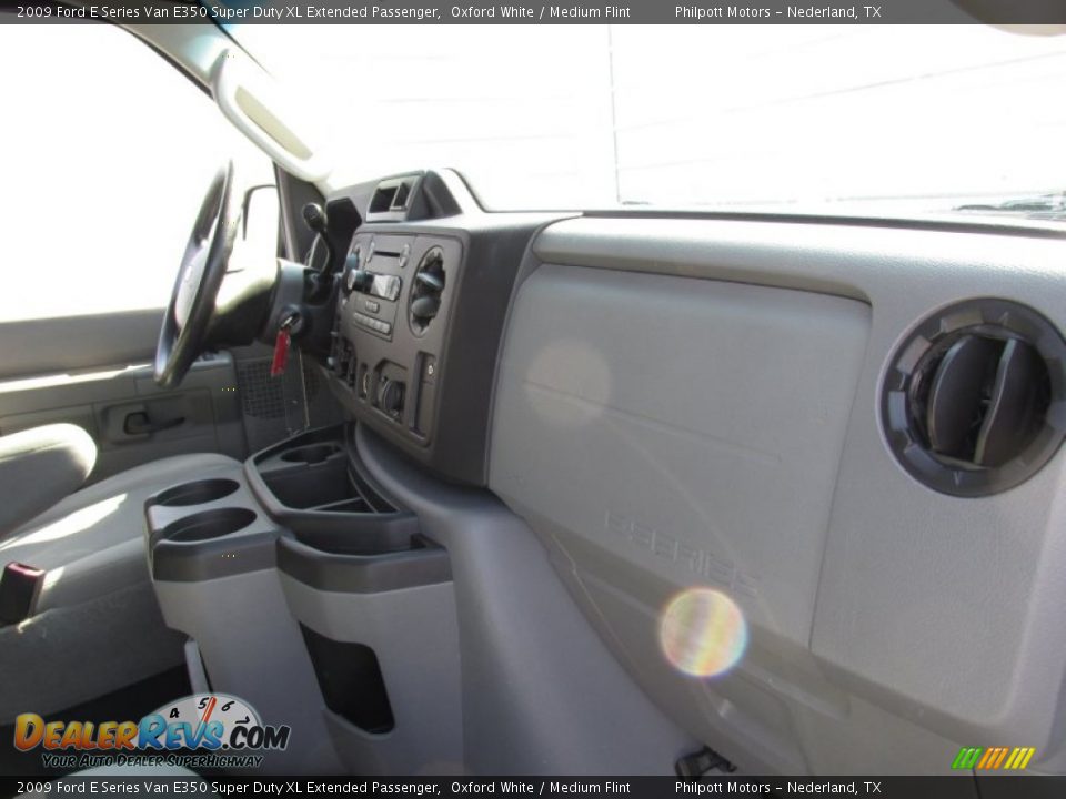 2009 Ford E Series Van E350 Super Duty XL Extended Passenger Oxford White / Medium Flint Photo #24