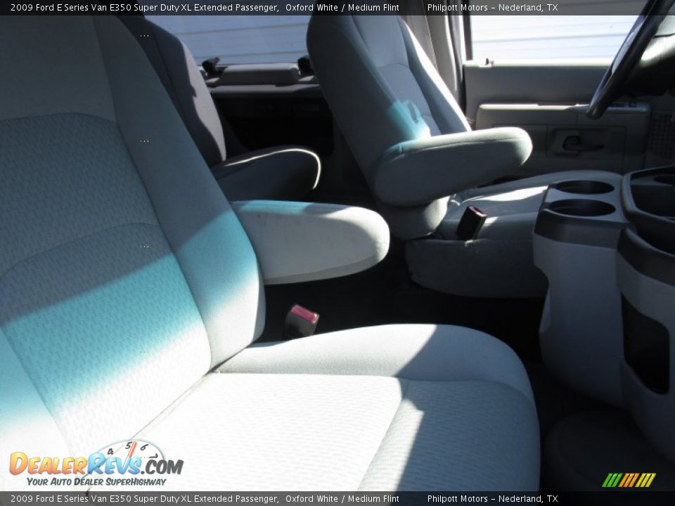 2009 Ford E Series Van E350 Super Duty XL Extended Passenger Oxford White / Medium Flint Photo #25