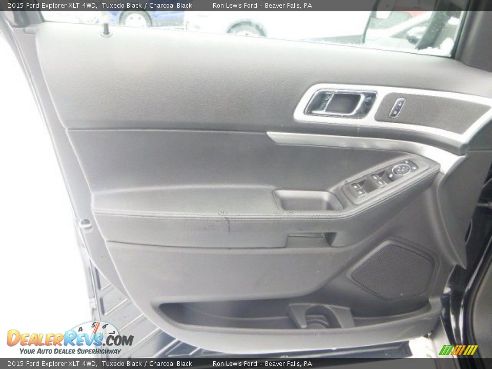 2015 Ford Explorer XLT 4WD Tuxedo Black / Charcoal Black Photo #17