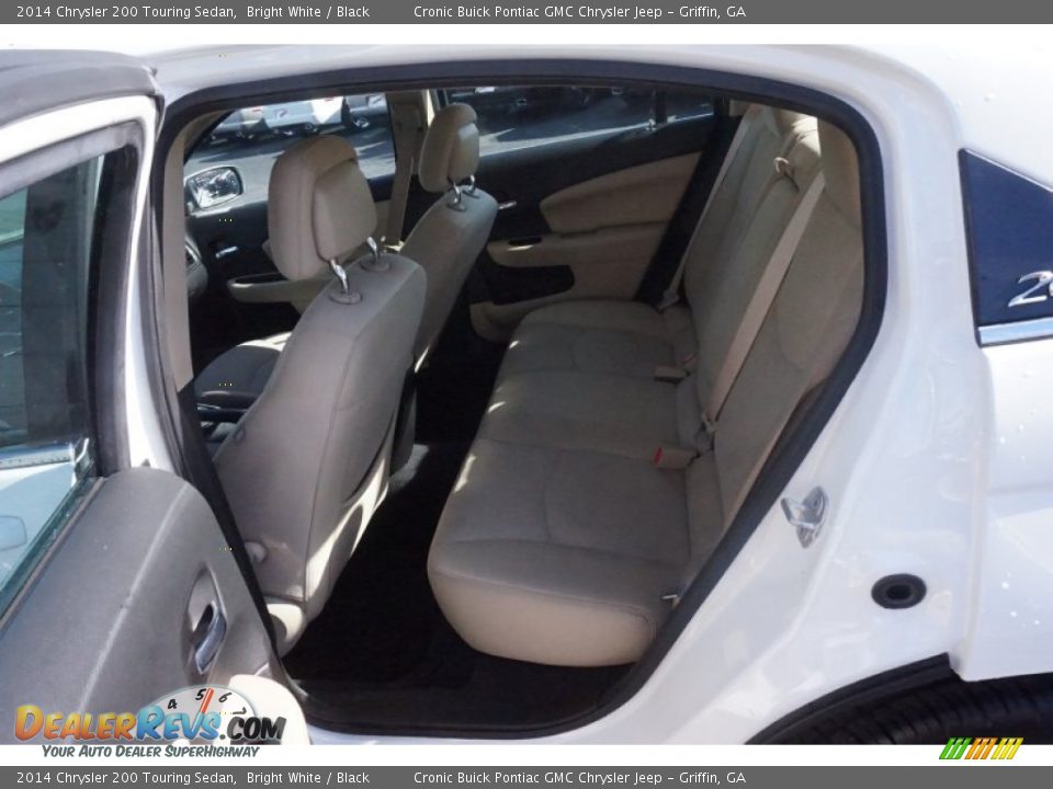 2014 Chrysler 200 Touring Sedan Bright White / Black Photo #14