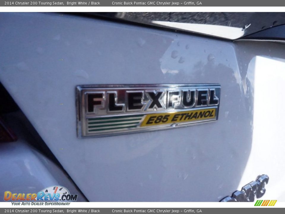 2014 Chrysler 200 Touring Sedan Bright White / Black Photo #15