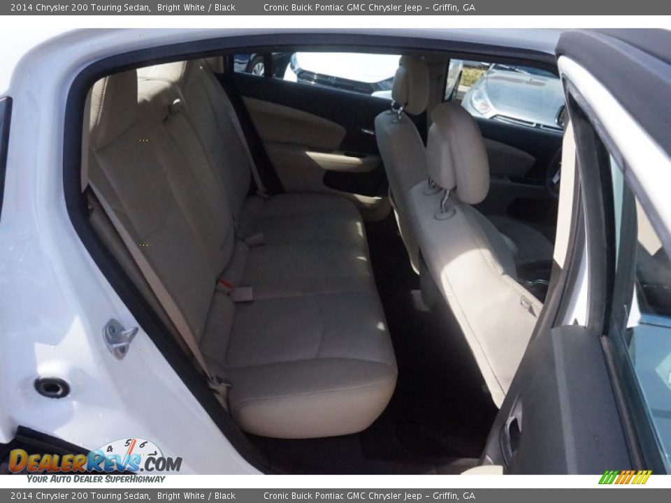 2014 Chrysler 200 Touring Sedan Bright White / Black Photo #16