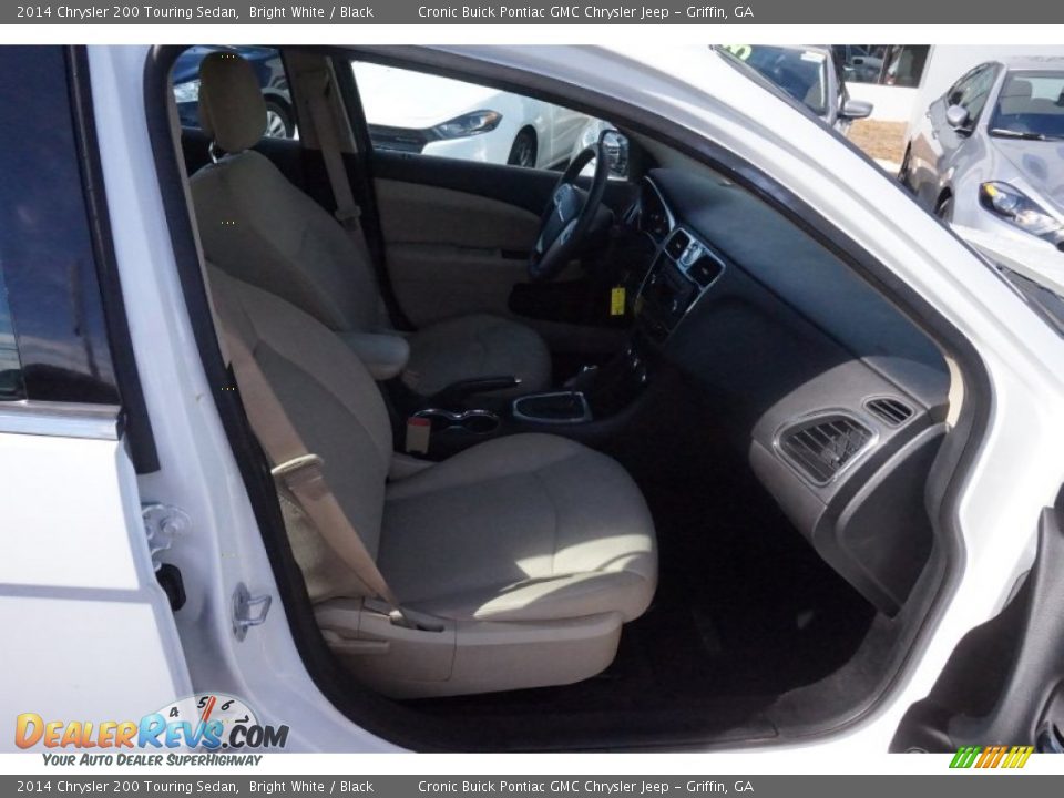 2014 Chrysler 200 Touring Sedan Bright White / Black Photo #17