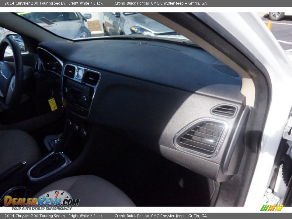 2014 Chrysler 200 Touring Sedan Bright White / Black Photo #18
