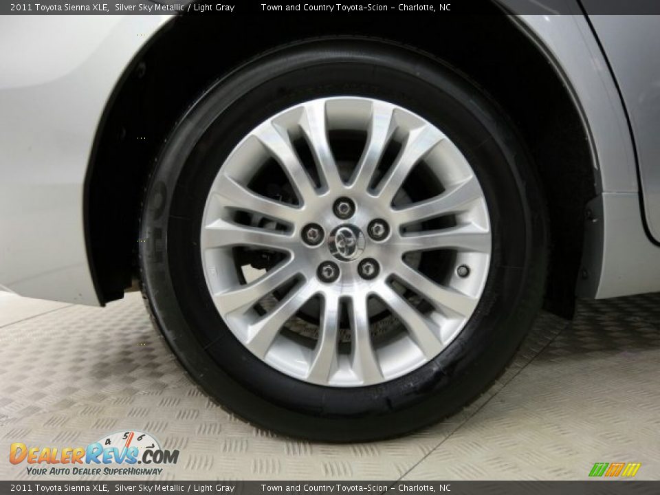 2011 Toyota Sienna XLE Silver Sky Metallic / Light Gray Photo #11