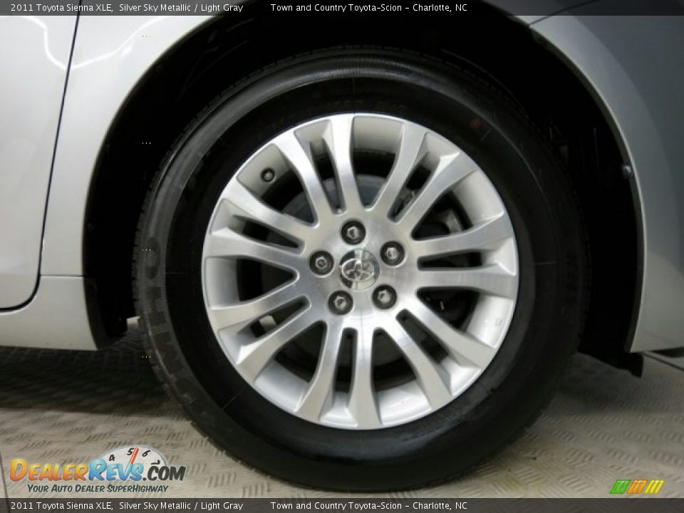2011 Toyota Sienna XLE Silver Sky Metallic / Light Gray Photo #12
