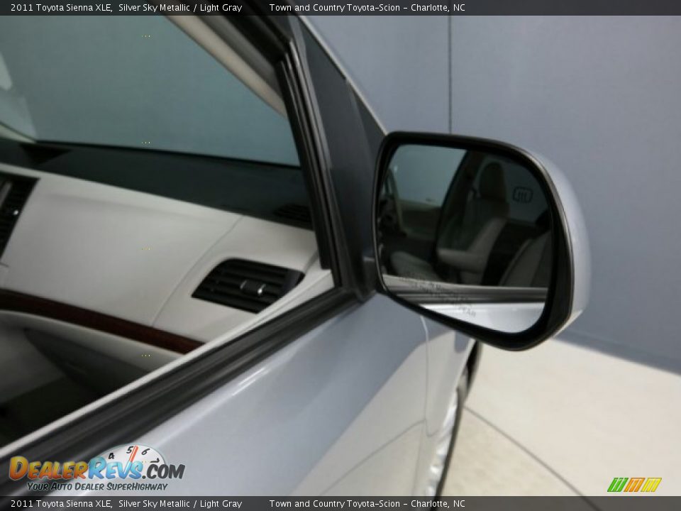 2011 Toyota Sienna XLE Silver Sky Metallic / Light Gray Photo #13