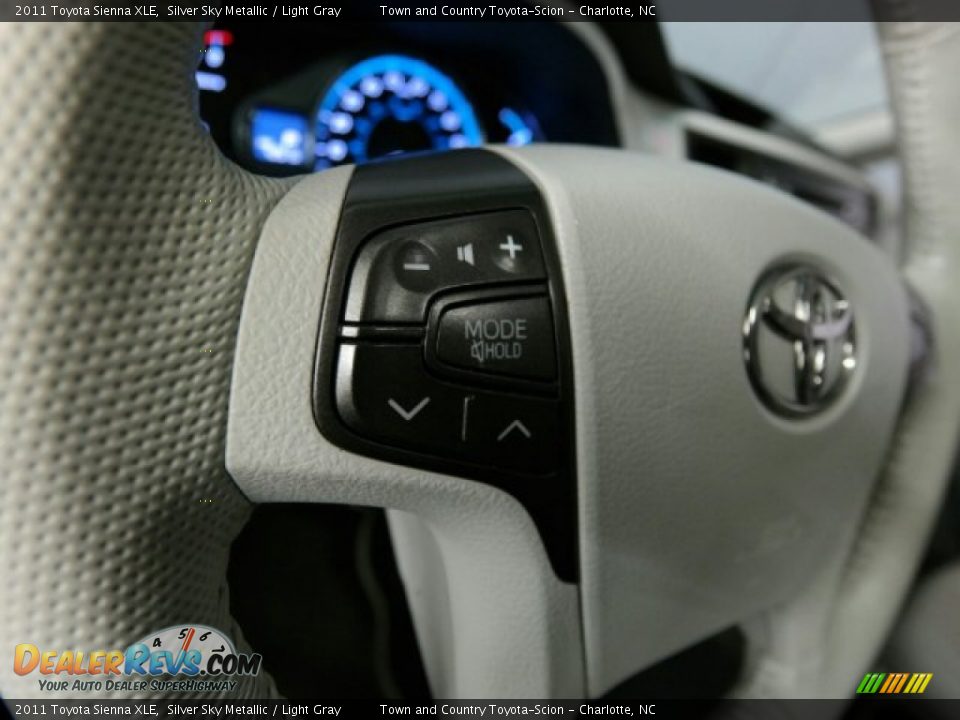 2011 Toyota Sienna XLE Silver Sky Metallic / Light Gray Photo #33