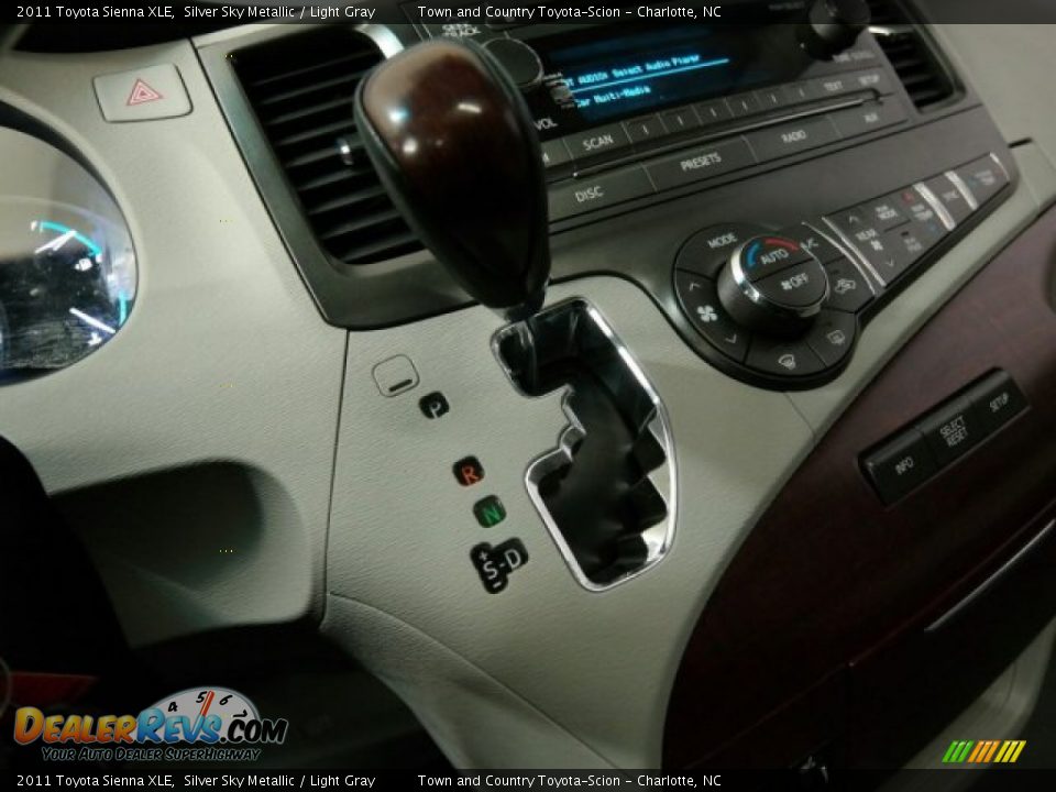 2011 Toyota Sienna XLE Silver Sky Metallic / Light Gray Photo #36