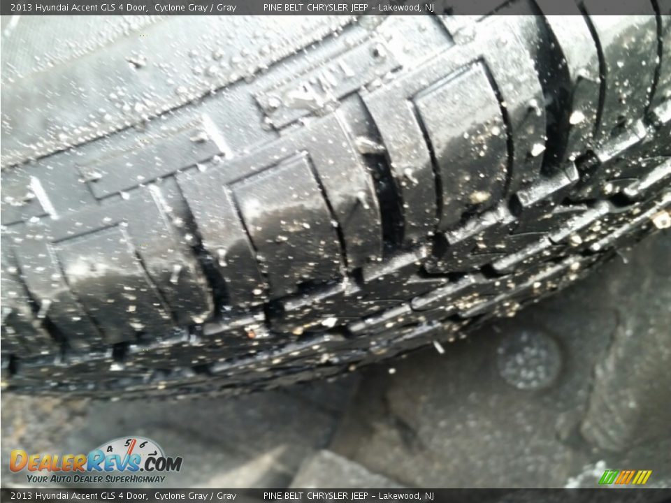 2013 Hyundai Accent GLS 4 Door Cyclone Gray / Gray Photo #24