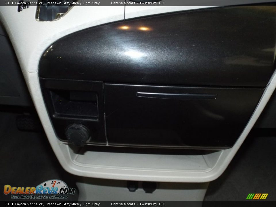 2011 Toyota Sienna V6 Predawn Gray Mica / Light Gray Photo #25