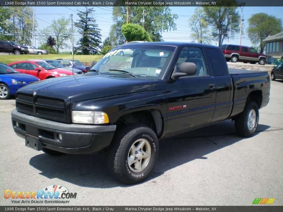 1998 Dodge Ram 1500 Sport Extended Cab 4x4 Black / Gray Photo #1