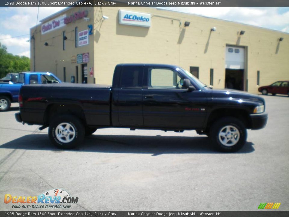 1998 Dodge Ram 1500 Sport Extended Cab 4x4 Black / Gray Photo #14