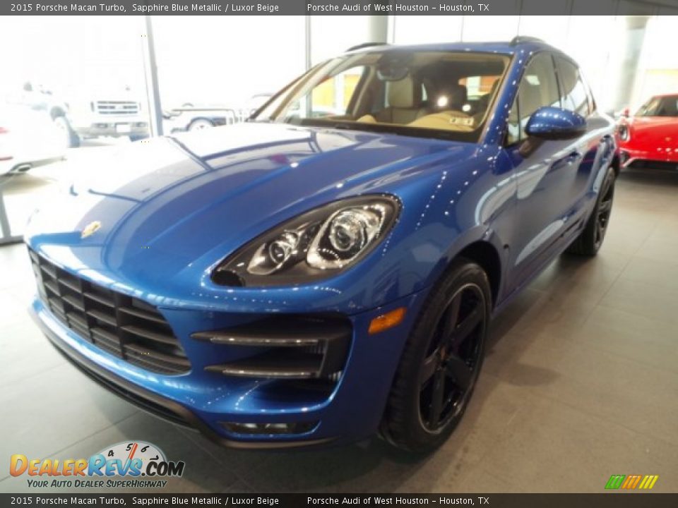Front 3/4 View of 2015 Porsche Macan Turbo Photo #3