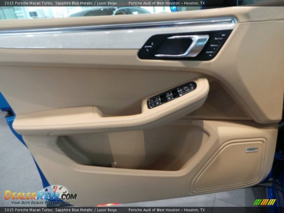 Door Panel of 2015 Porsche Macan Turbo Photo #8