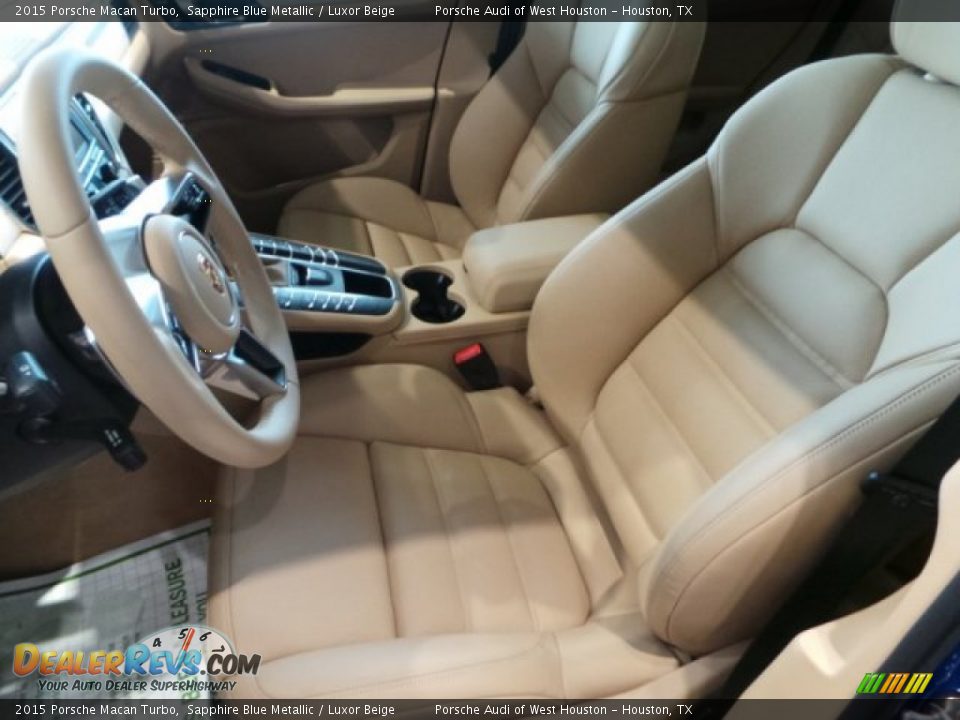 Front Seat of 2015 Porsche Macan Turbo Photo #11