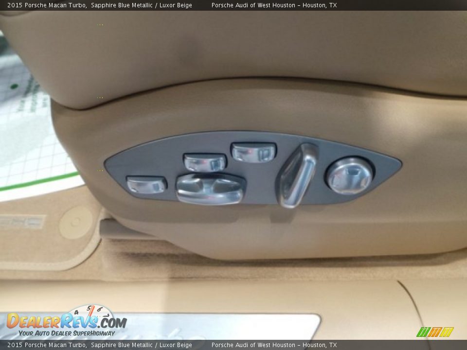 Controls of 2015 Porsche Macan Turbo Photo #12
