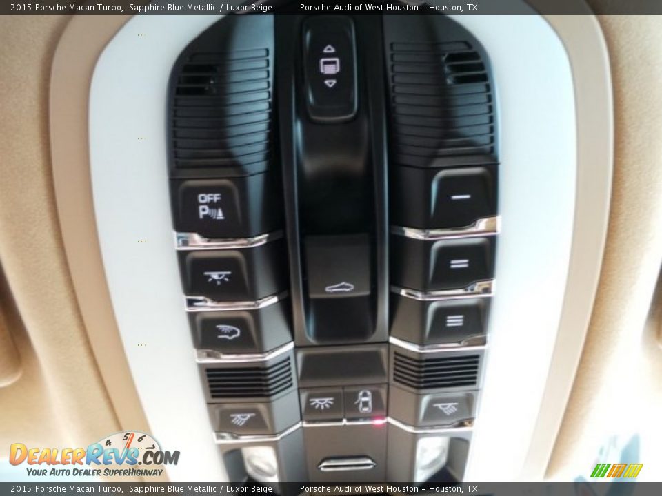Controls of 2015 Porsche Macan Turbo Photo #15