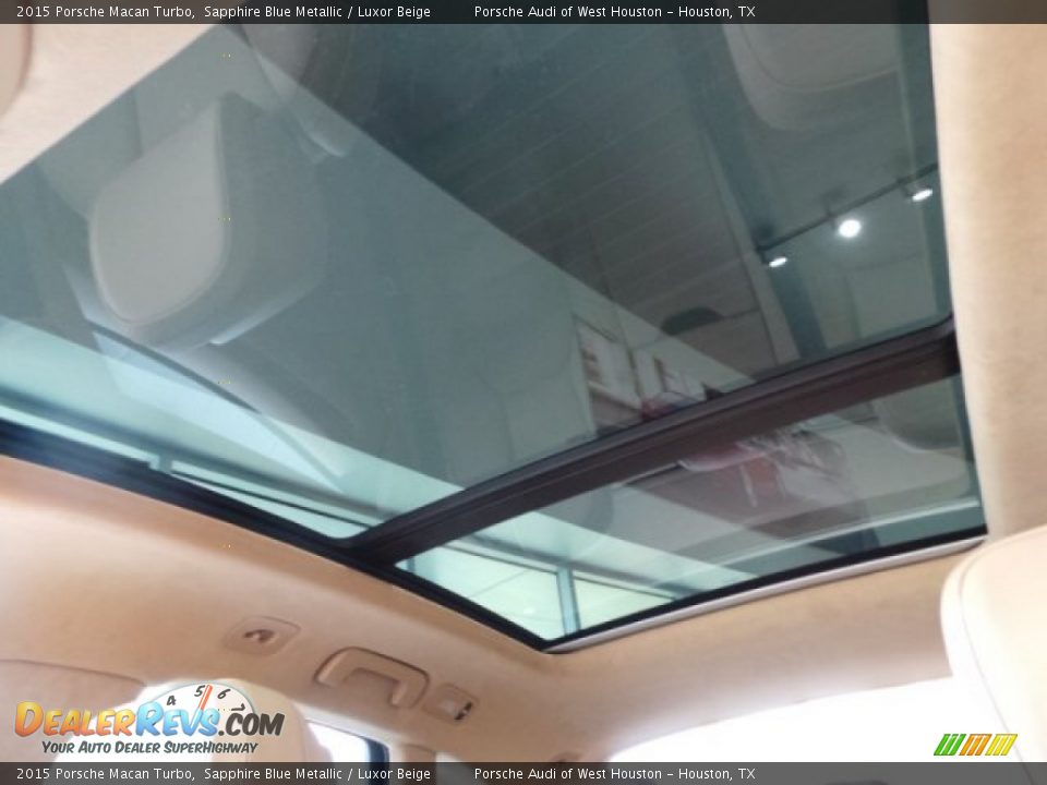 Sunroof of 2015 Porsche Macan Turbo Photo #16