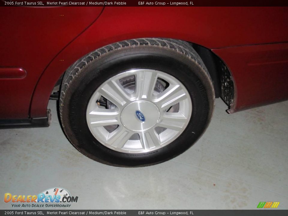 2005 Ford Taurus SEL Merlot Pearl Clearcoat / Medium/Dark Pebble Photo #12