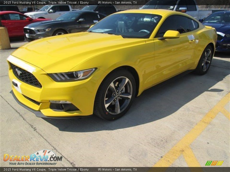 Front 3/4 View of 2015 Ford Mustang V6 Coupe Photo #18