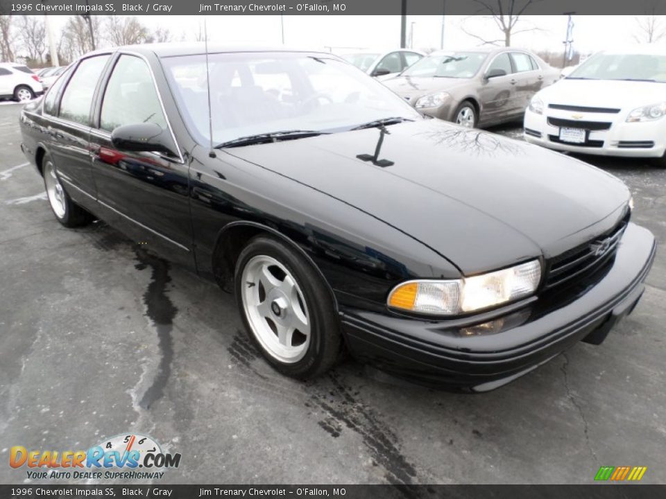 Front 3/4 View of 1996 Chevrolet Impala SS Photo #1