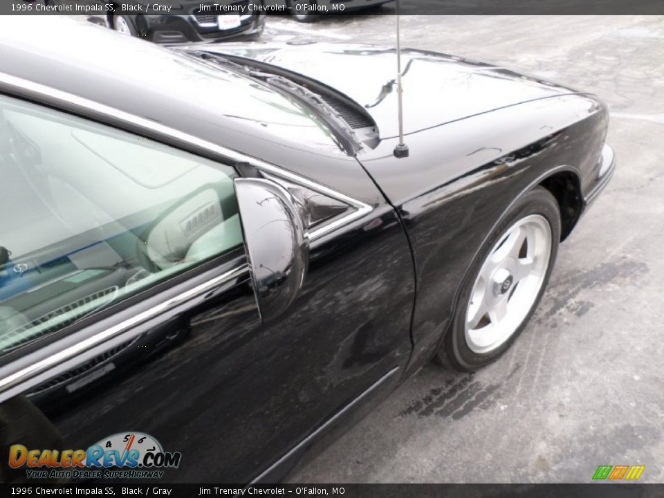1996 Chevrolet Impala SS Black / Gray Photo #14