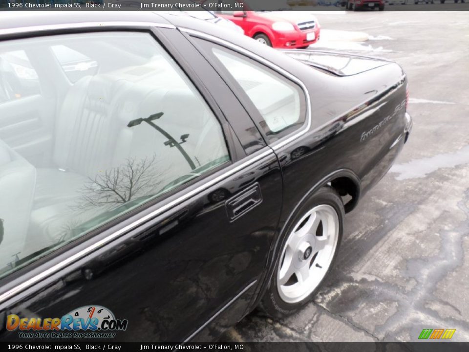 1996 Chevrolet Impala SS Black / Gray Photo #15