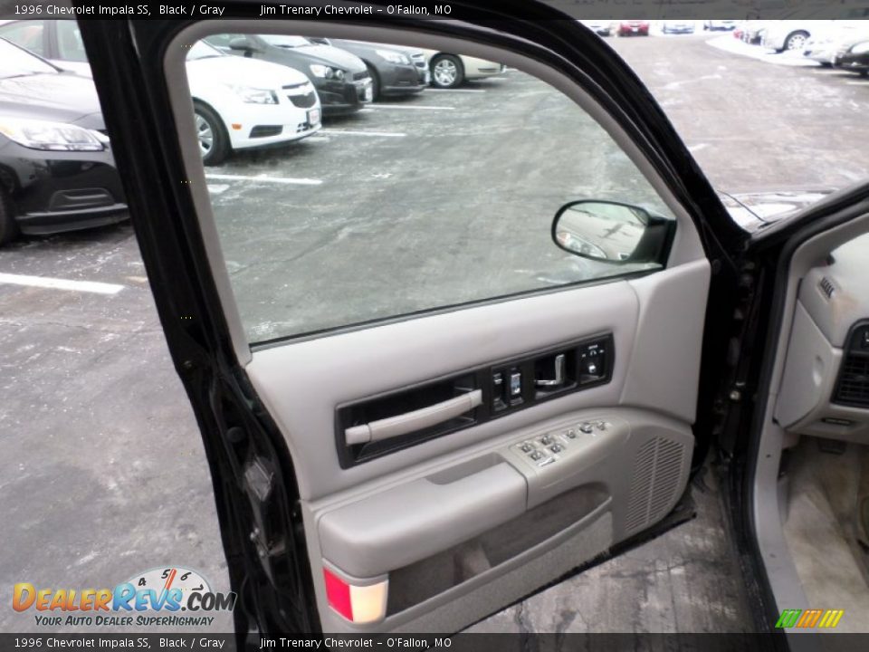 1996 Chevrolet Impala SS Black / Gray Photo #18
