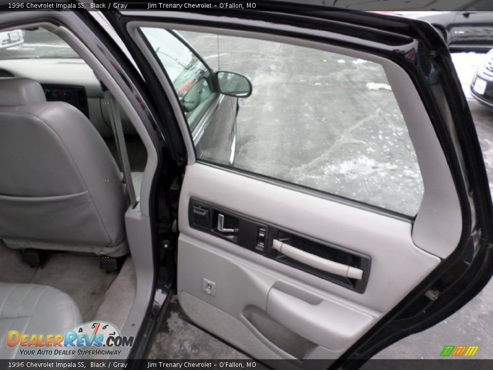 Door Panel of 1996 Chevrolet Impala SS Photo #24