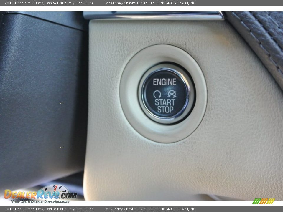 2013 Lincoln MKS FWD White Platinum / Light Dune Photo #22