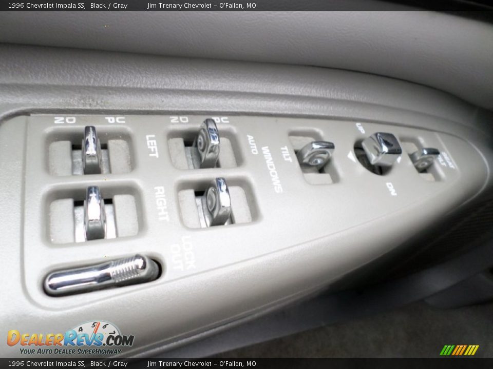 Controls of 1996 Chevrolet Impala SS Photo #29