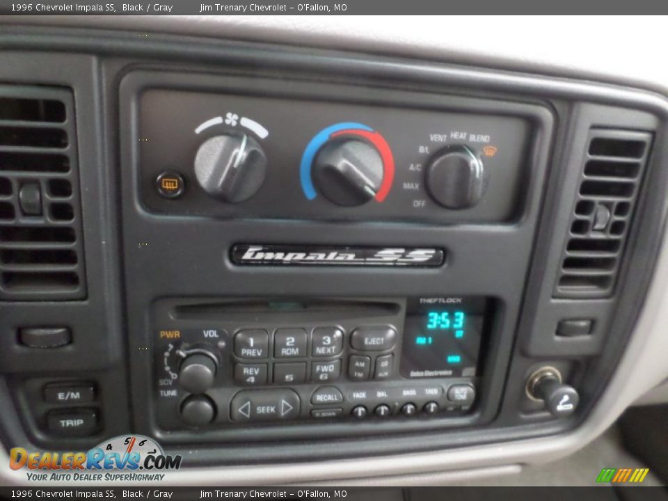 Controls of 1996 Chevrolet Impala SS Photo #32