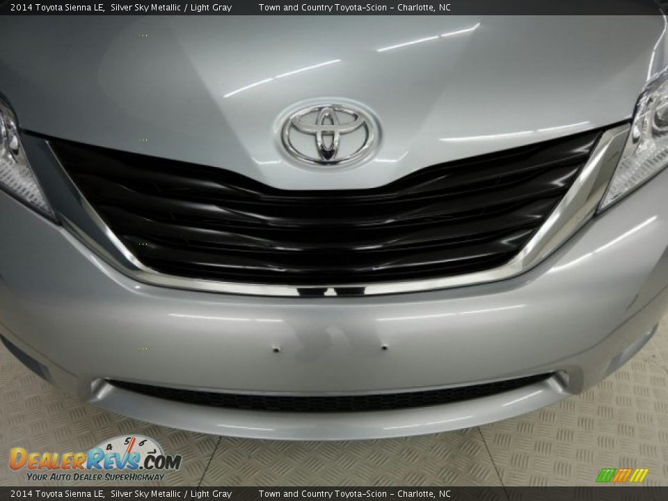 2014 Toyota Sienna LE Silver Sky Metallic / Light Gray Photo #23