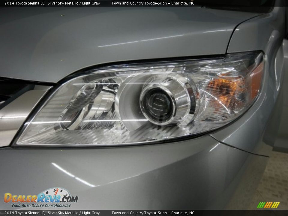 2014 Toyota Sienna LE Silver Sky Metallic / Light Gray Photo #24