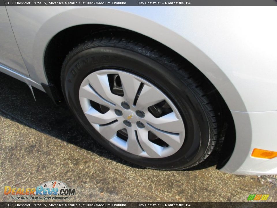 2013 Chevrolet Cruze LS Silver Ice Metallic / Jet Black/Medium Titanium Photo #11