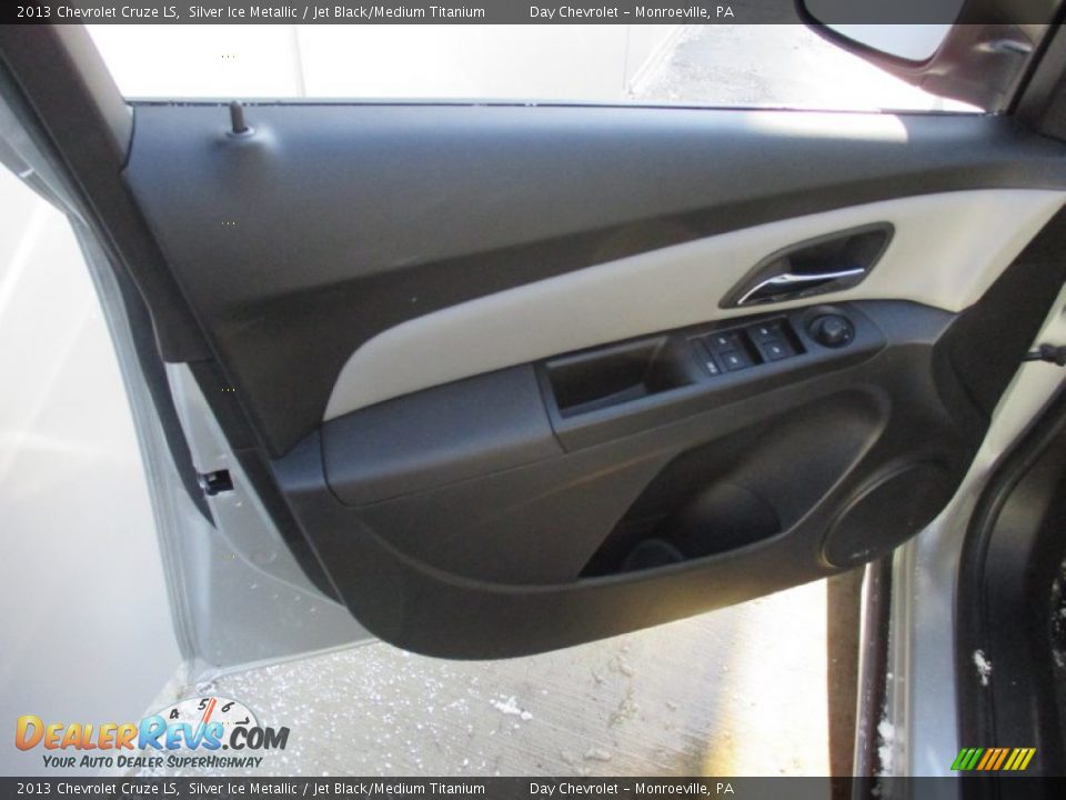 2013 Chevrolet Cruze LS Silver Ice Metallic / Jet Black/Medium Titanium Photo #13