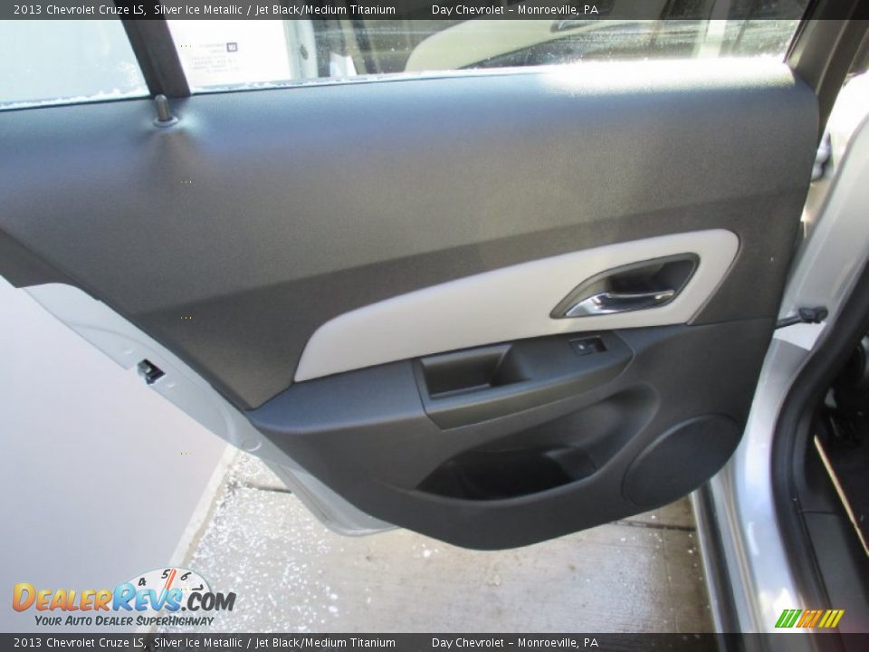 2013 Chevrolet Cruze LS Silver Ice Metallic / Jet Black/Medium Titanium Photo #15