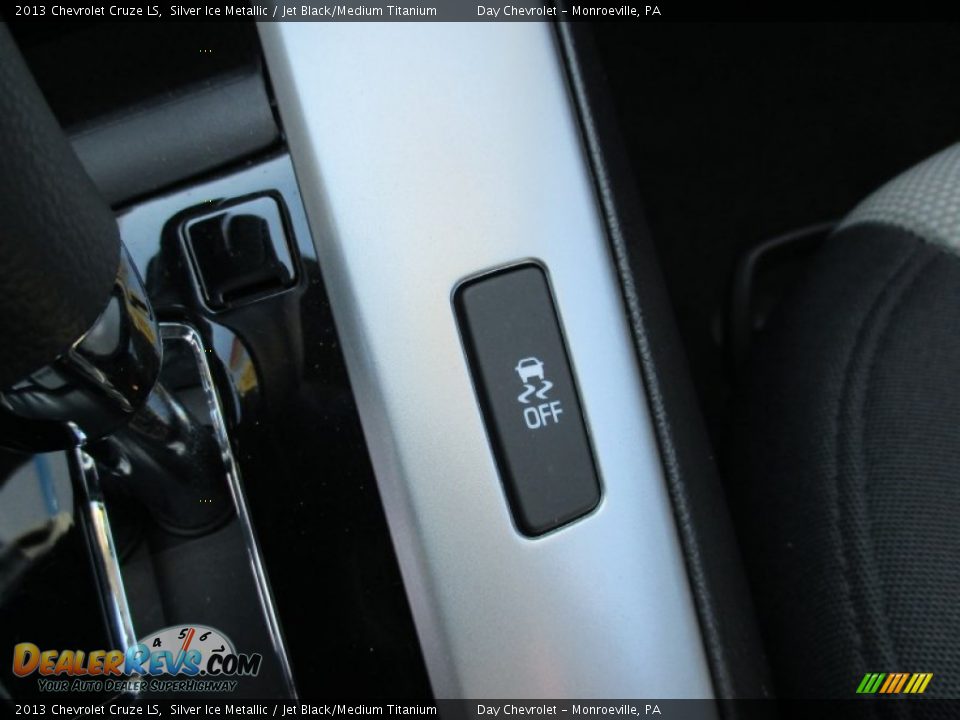 2013 Chevrolet Cruze LS Silver Ice Metallic / Jet Black/Medium Titanium Photo #26