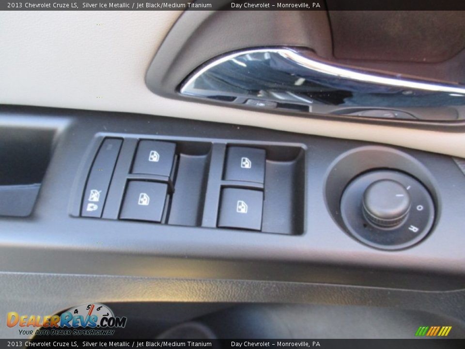 2013 Chevrolet Cruze LS Silver Ice Metallic / Jet Black/Medium Titanium Photo #32