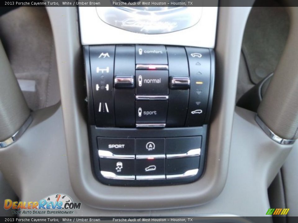 Controls of 2013 Porsche Cayenne Turbo Photo #30