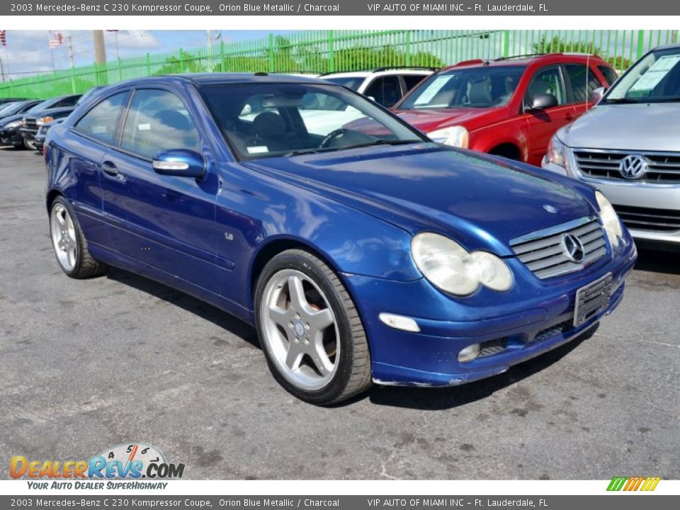 Front 3/4 View of 2003 Mercedes-Benz C 230 Kompressor Coupe Photo #4