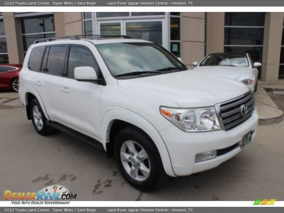 Front 3/4 View of 2010 Toyota Land Cruiser  Photo #5