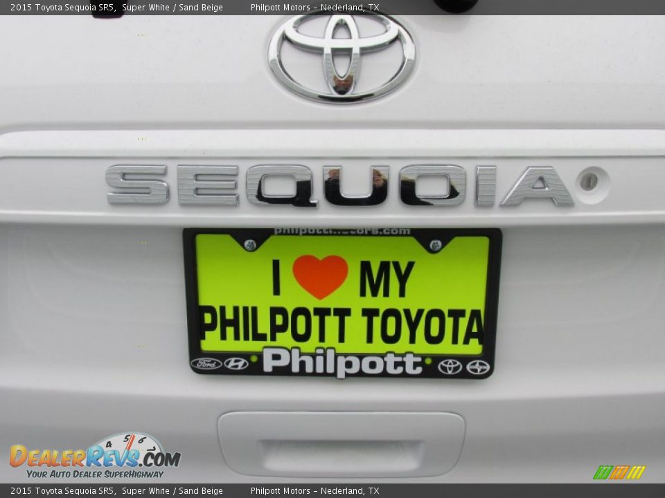 2015 Toyota Sequoia SR5 Super White / Sand Beige Photo #16