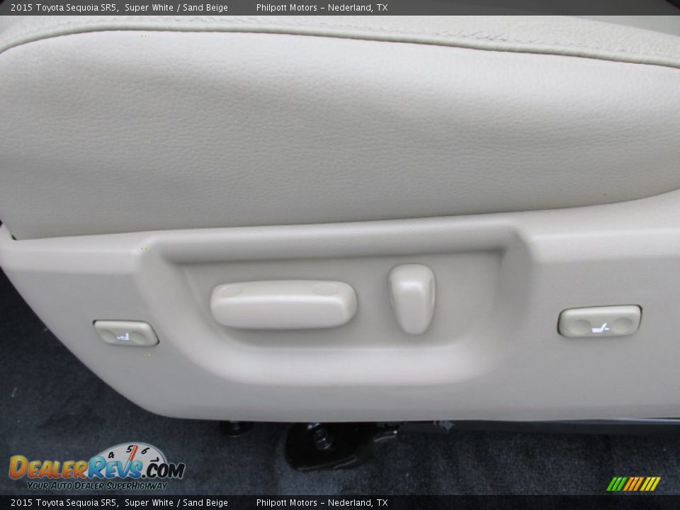2015 Toyota Sequoia SR5 Super White / Sand Beige Photo #26