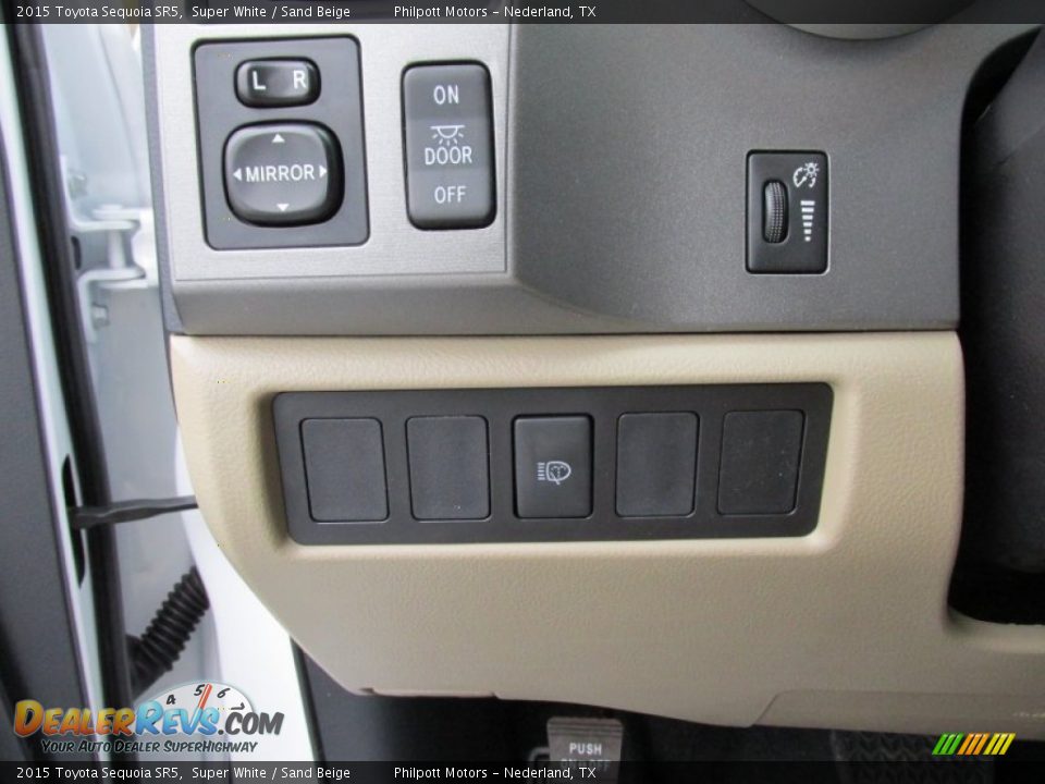 2015 Toyota Sequoia SR5 Super White / Sand Beige Photo #36