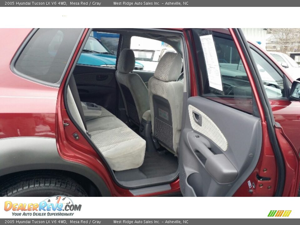 2005 Hyundai Tucson LX V6 4WD Mesa Red / Gray Photo #11